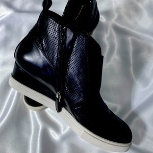 Wedge sneakers black leather slip-on
